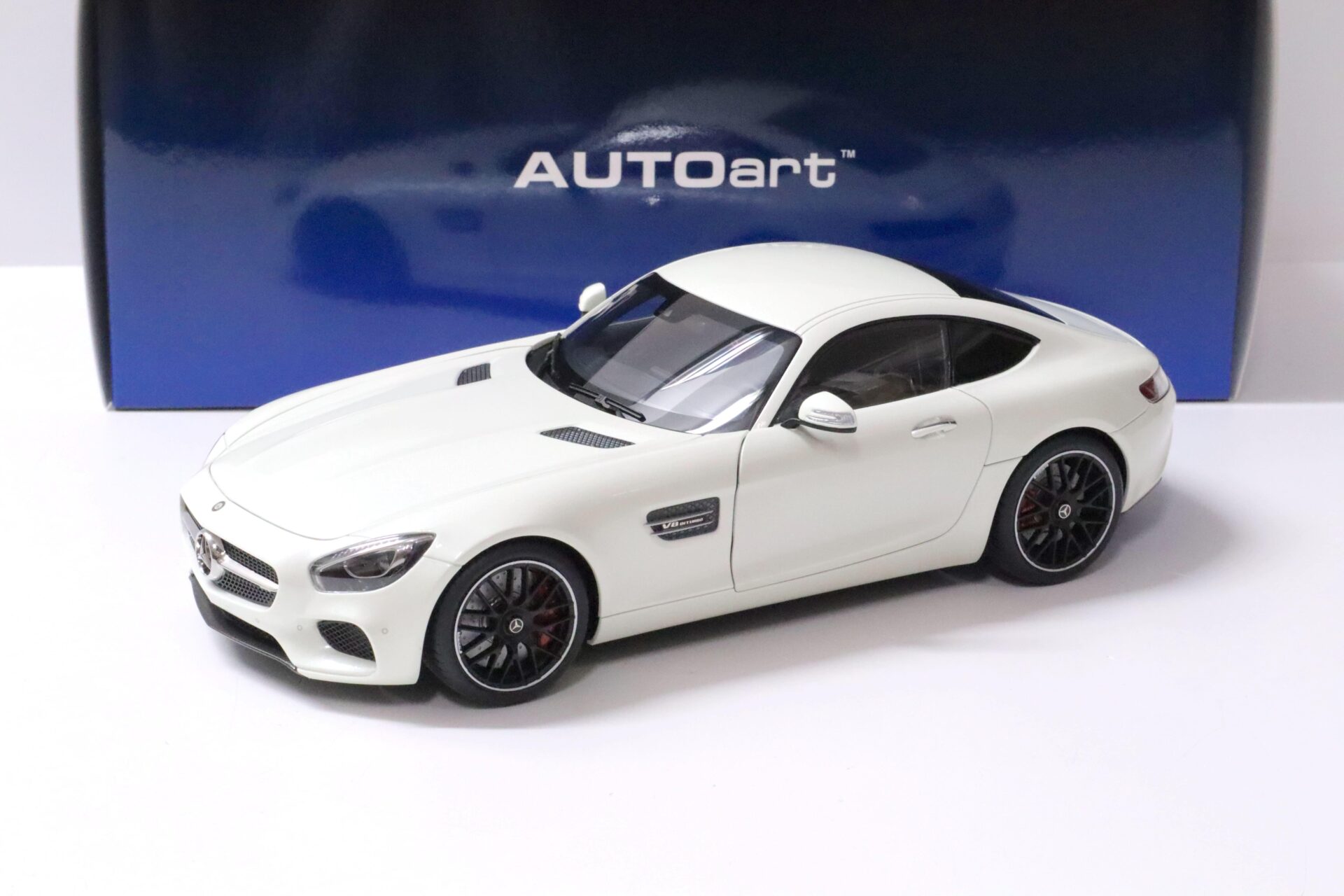ID 60868 orig.jpg 1:18 AUTOart Mercedes AMG GT S Coupe white