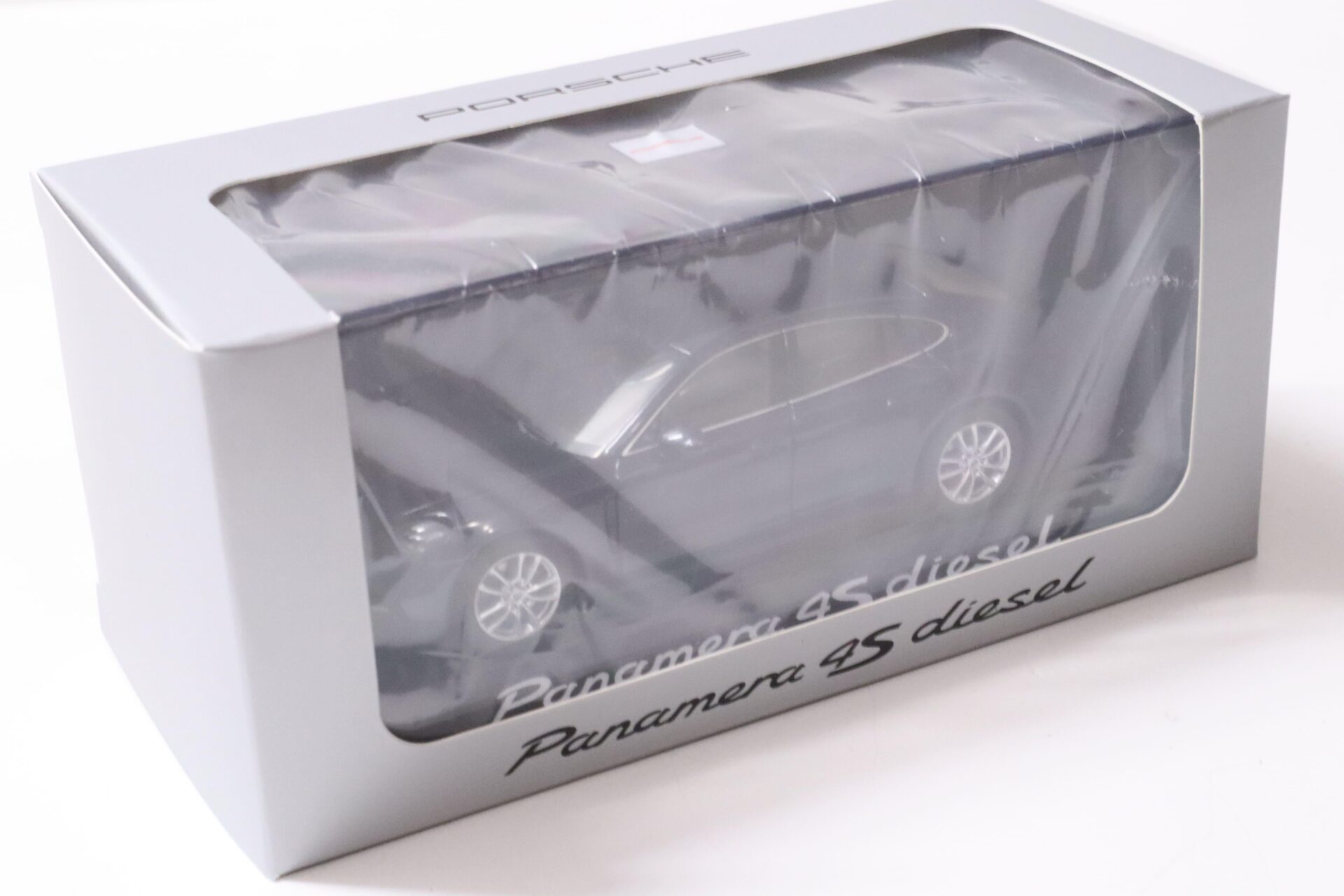1:43 Herpa Porsche Panamera 4S Diesel (G2) night blue 2016 DEALER VERSION