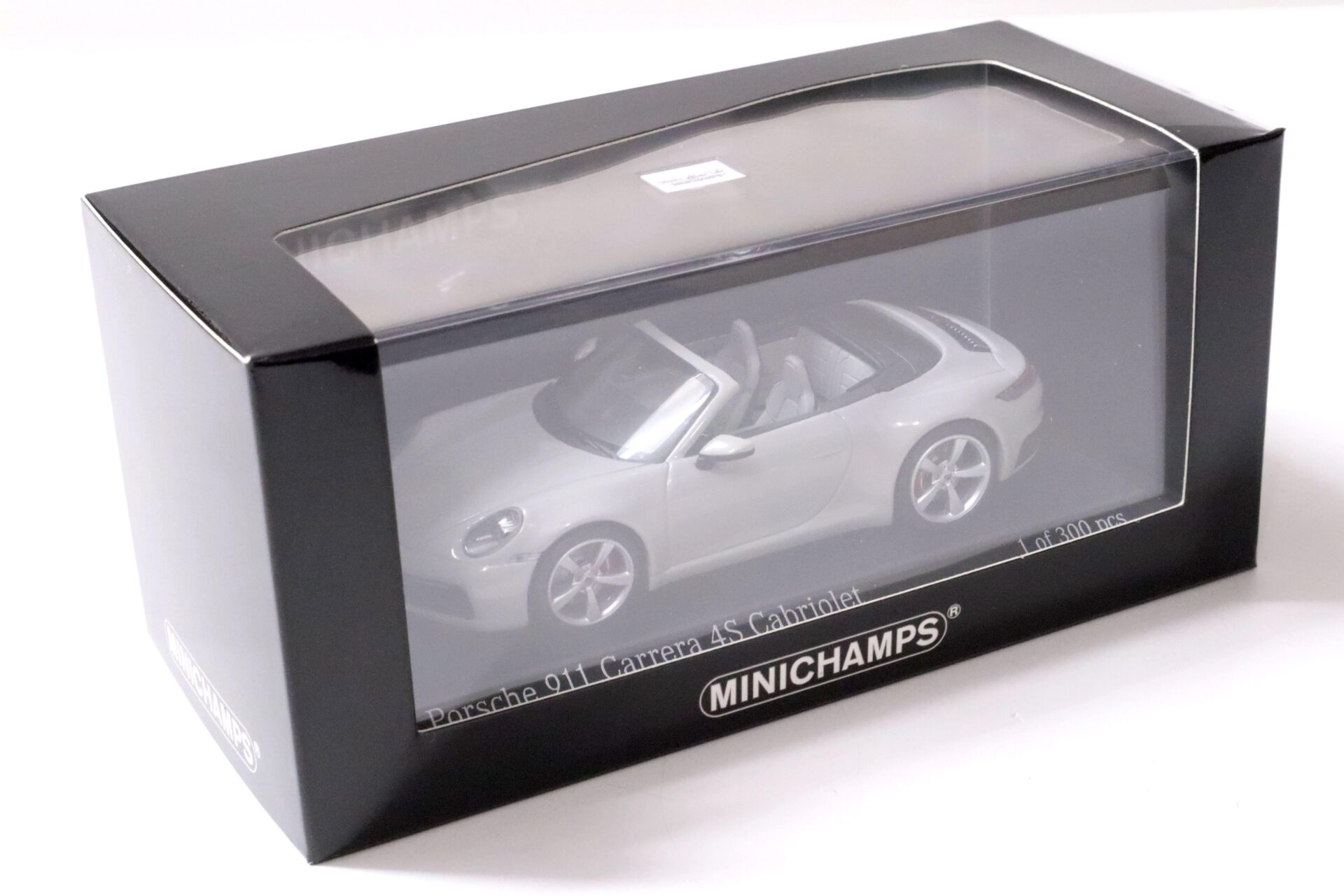 1:43 Minichamps Porsche 911 (992) Carrera 4S Cabriolet 2019 Kreide grey