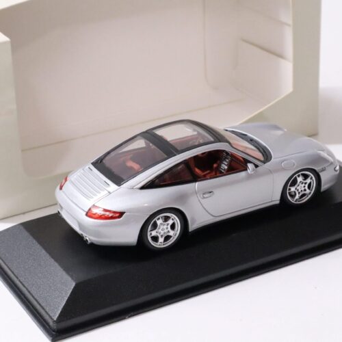 1:43 Minichamps Porsche 911 (997) Targa silver metallic DEALER VERSION