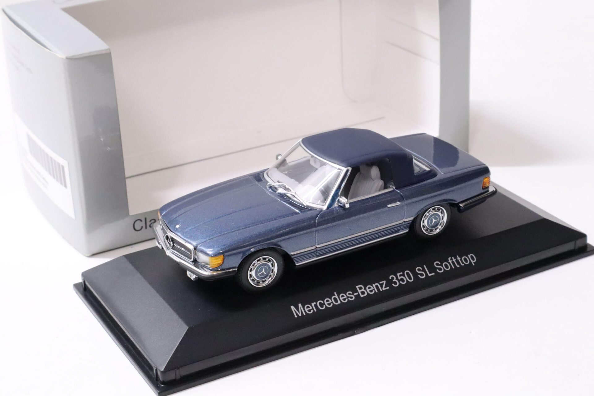 ID 61125 orig.jpg 1:43 Minichamps Mercedes 350 SL Softtop R107 dark blue DEALER VERSION
