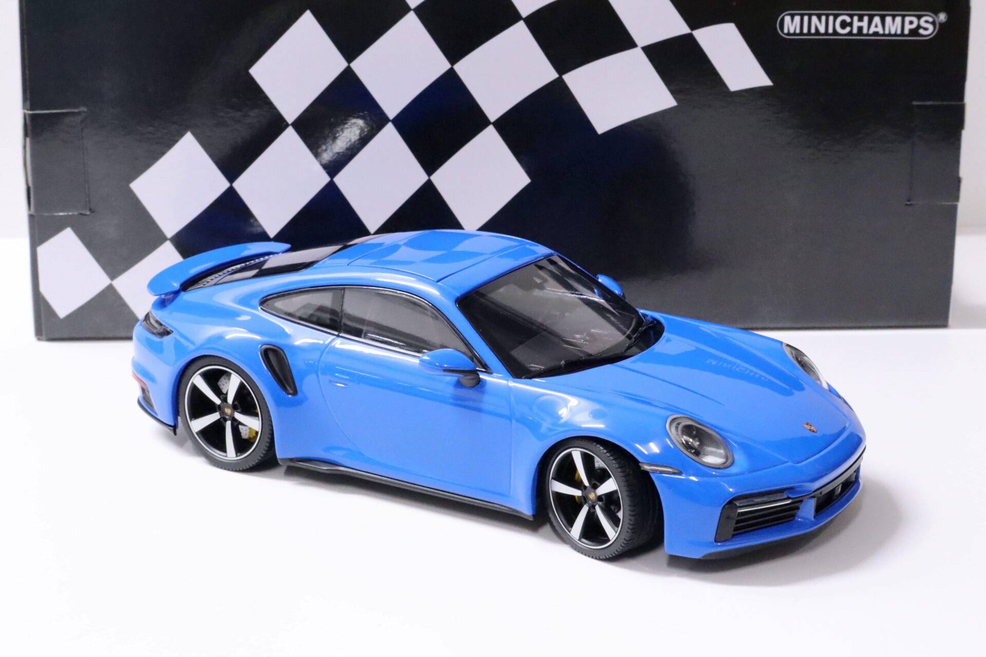 1:18 Minichamps Porsche 911 (992) Turbo S Coupe 2020 blue