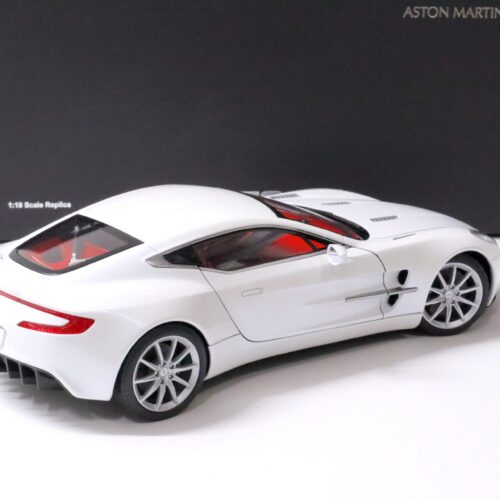 1:18 AUTOart Aston Martin One-77 Morning frost white Die-Cast