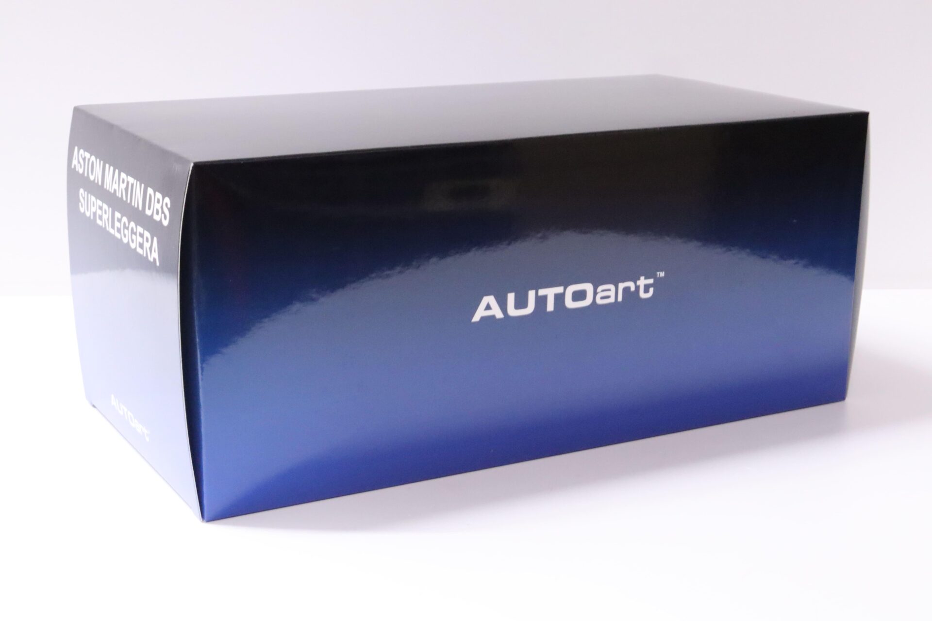 1:18 AUTOart Aston Martin DBS Superleggera 2019 jet black