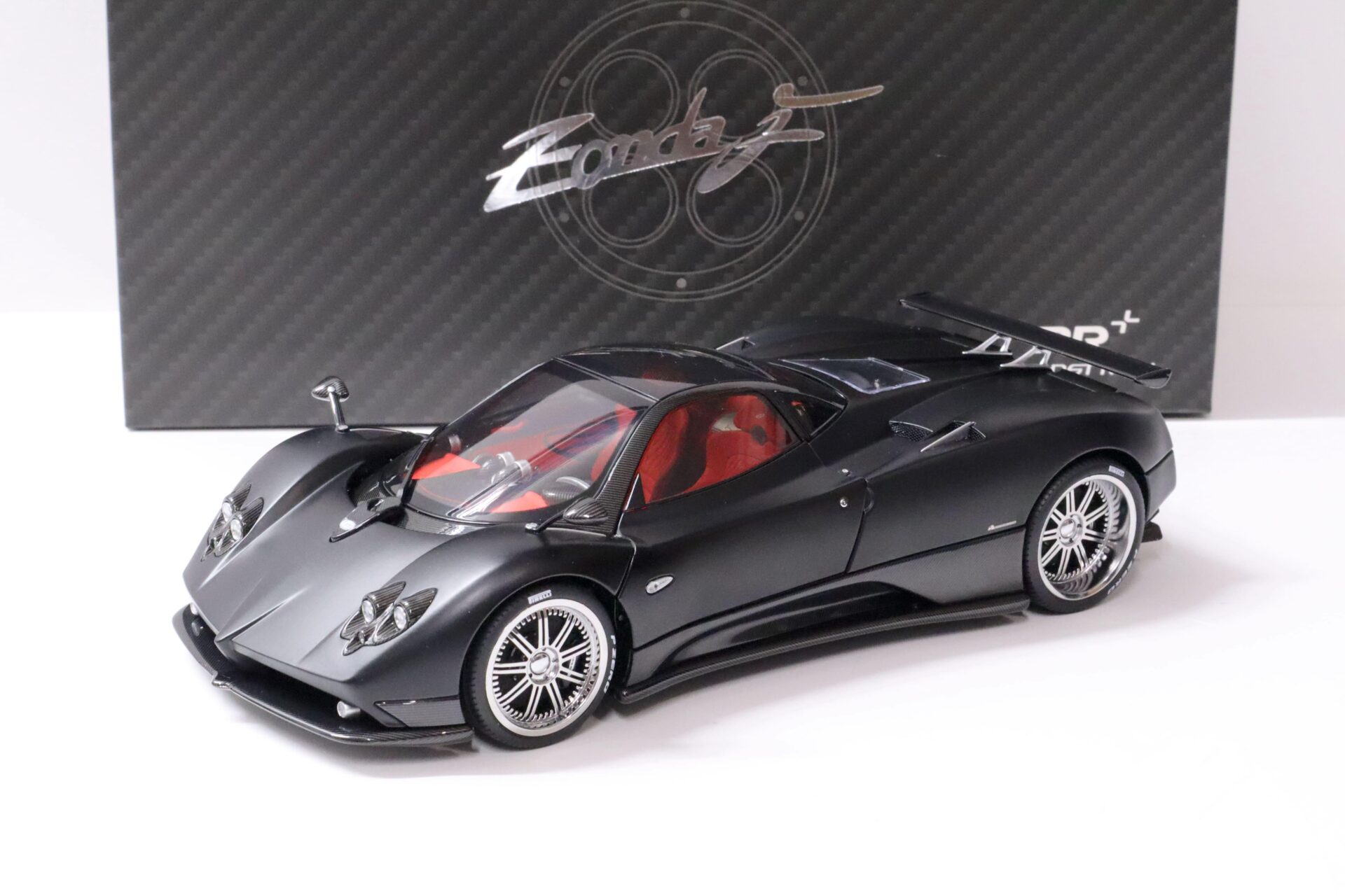 ID 61596 orig.jpg 1:18 Almost Real Pagani Zonda F - 2005 matt black Die-Cast