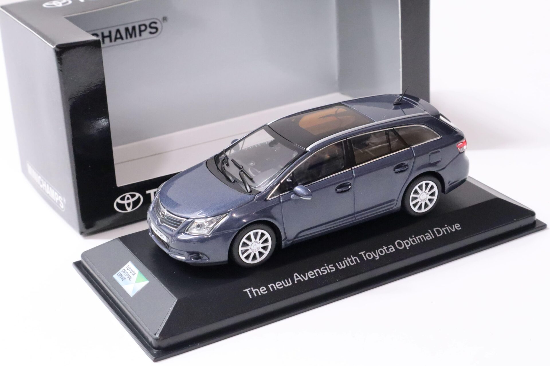 1:43 Minichamps Toyota Avensis T27 Kombi Estate blue-grey 2009 DEALER VERSION