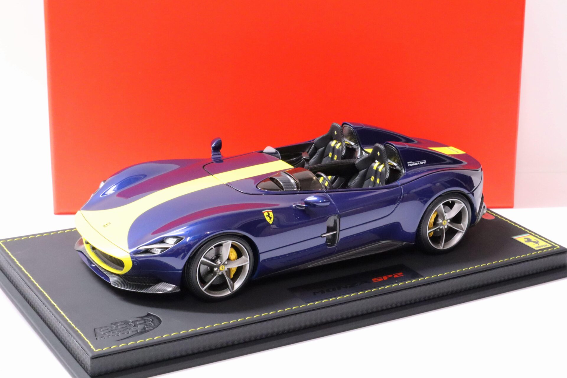 ID 61704 orig.jpg 1:18 BBR Ferrari Monza SP2 blue Tour de France/ yellow stripes with display Limited Edition