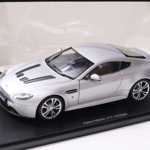1:18 AUTOart Aston Martin V12 Vantage Coupe 2010 silver metallic