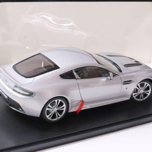 1:18 AUTOart Aston Martin V12 Vantage Coupe 2010 silver metallic