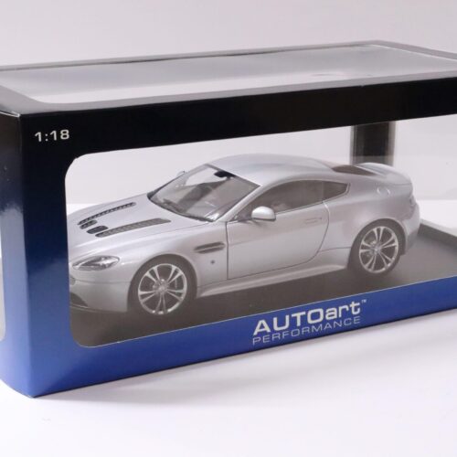 1:18 AUTOart Aston Martin V12 Vantage Coupe 2010 silver metallic