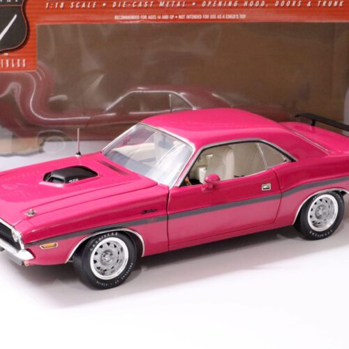 1:18 Highway61 Dodge Challenger R/T 426 Hemi Coupe Panther pink 50556