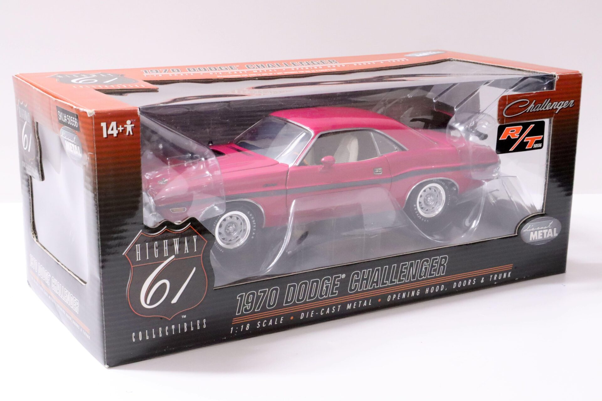 1:18 Highway61 Dodge Challenger R/T 426 Hemi Coupe Panther pink 50556
