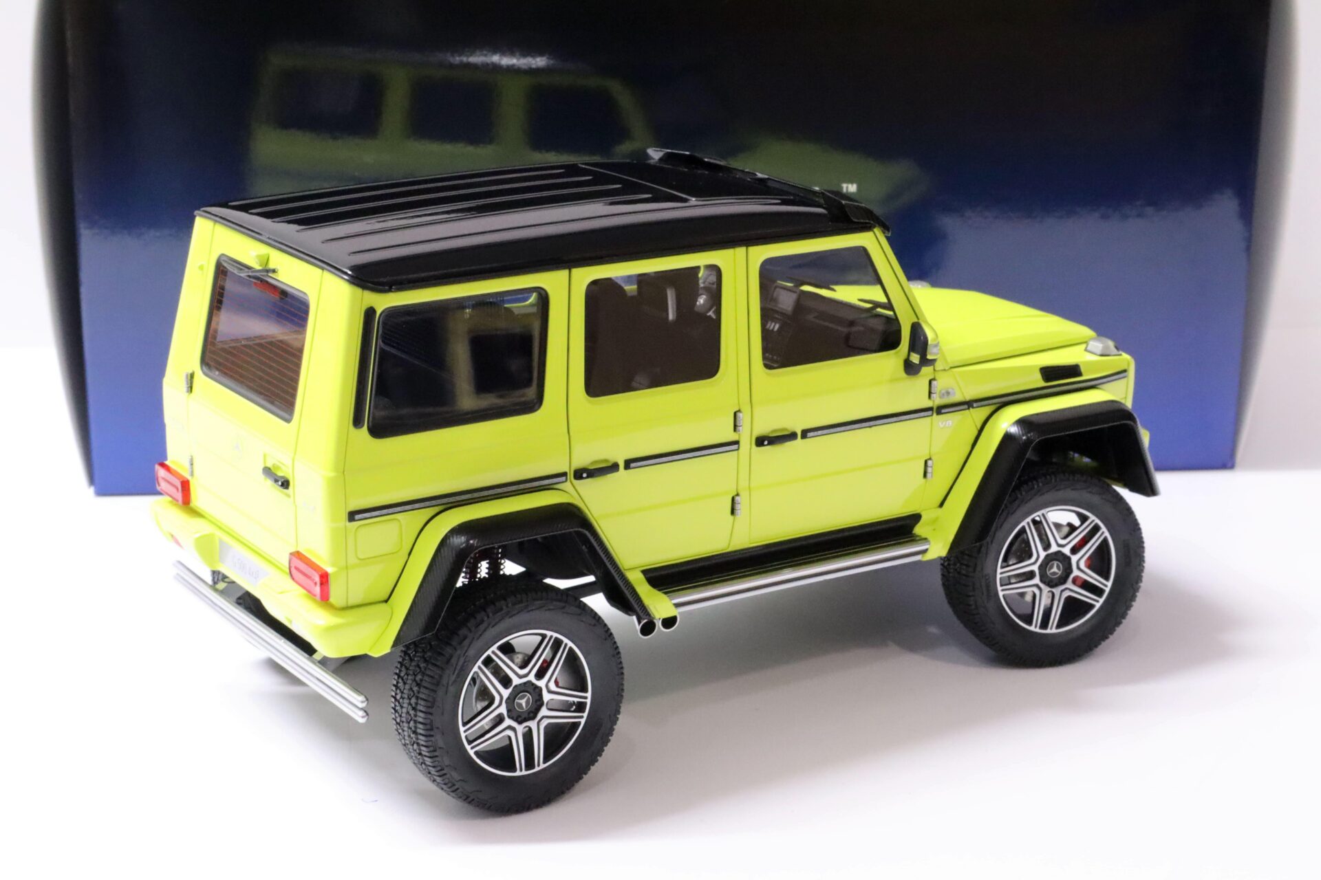 1:18 AUTOart Mercedes G500 4Ã4² G-Klasse yellow 76319