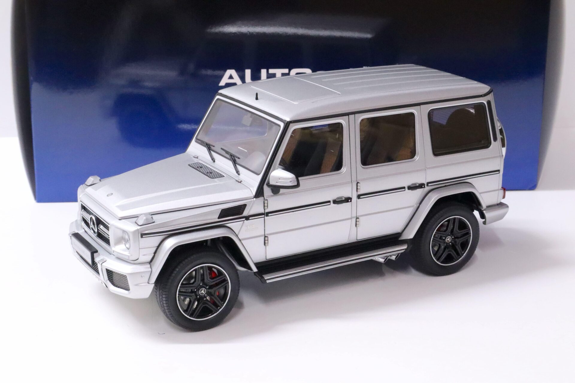 ID 61943 orig.jpg 1:18 AUTOart Mercedes G63 AMG G-Klasse Iridium silver metallic 2017