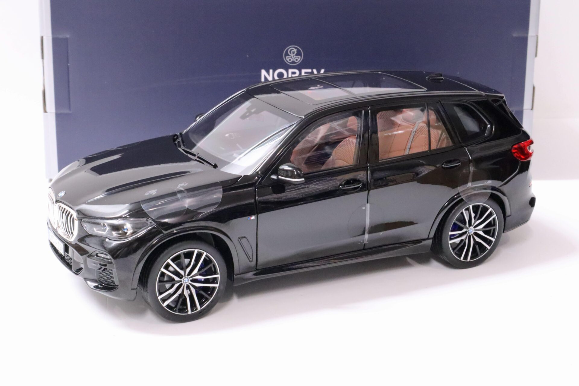 ID 62064 orig.jpg 1:18 Norev BMW X5 xDrive 40i (G05) SUV black metallic 2019