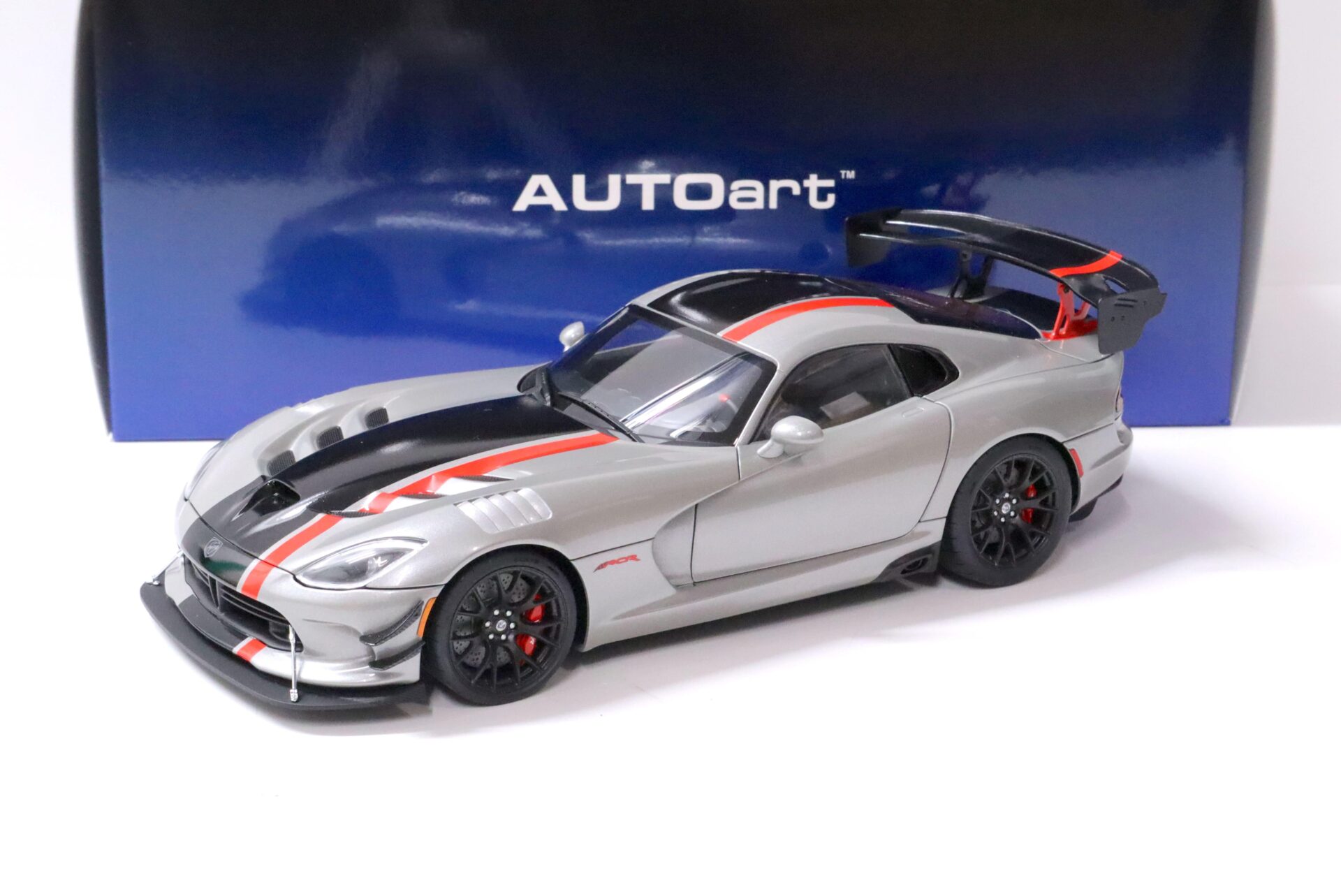 1:18 AUTOart Dodge Viper ACR 2017 Billet silver metallic / with black stripes