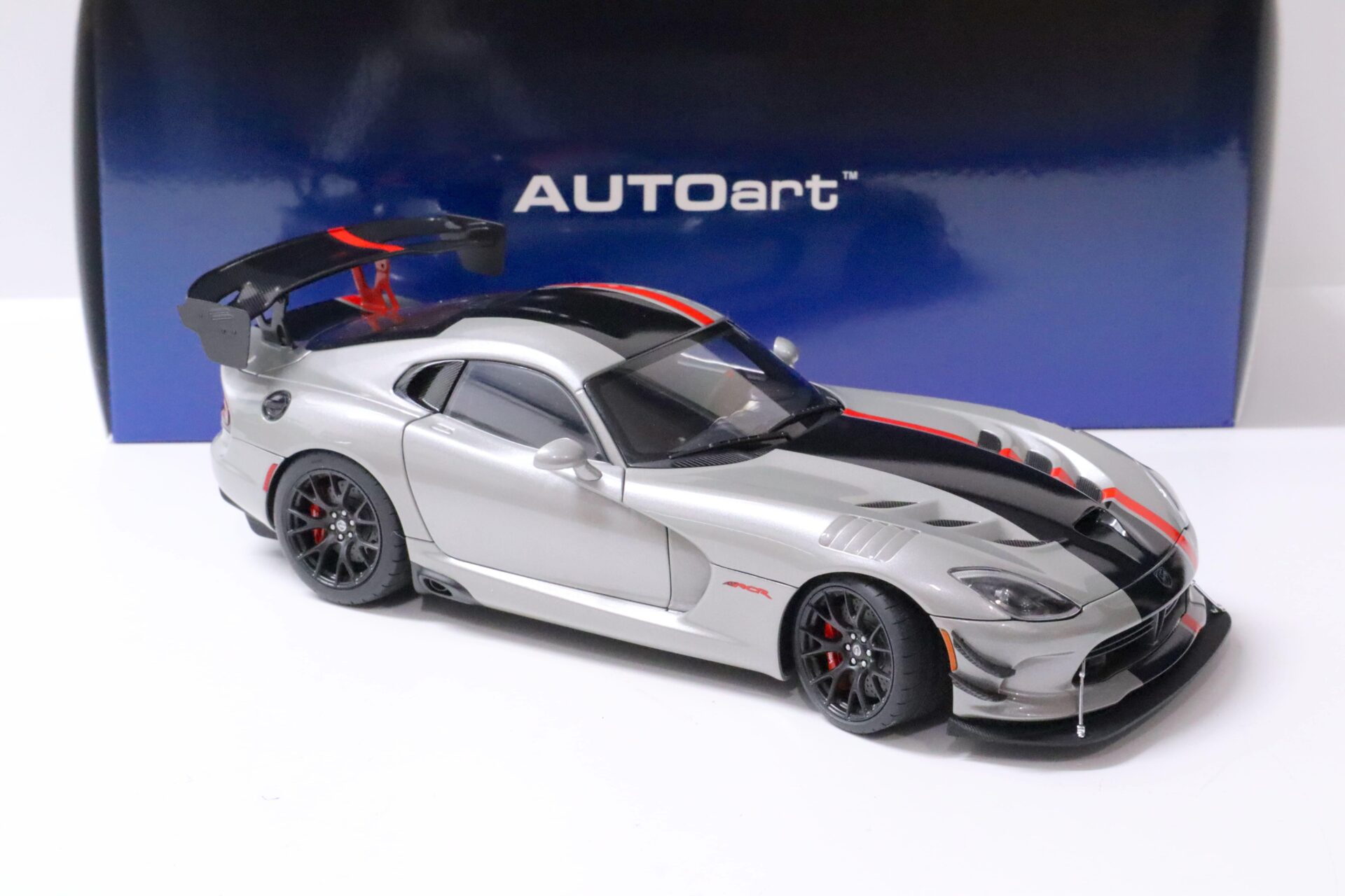 1:18 AUTOart Dodge Viper ACR 2017 Billet silver metallic / with black stripes