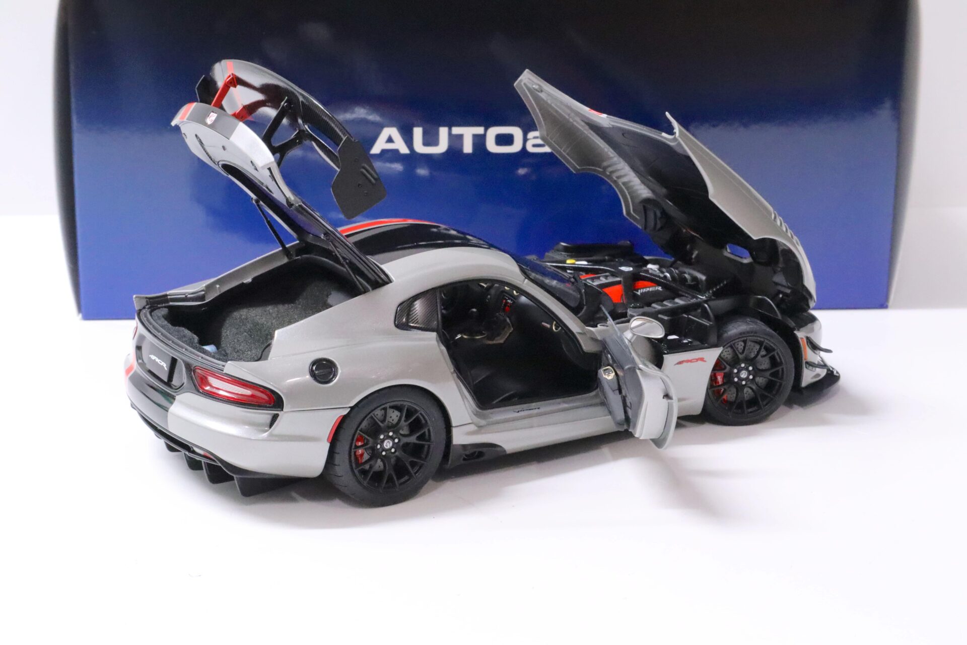 1:18 AUTOart Dodge Viper ACR 2017 Billet silver metallic / with black stripes