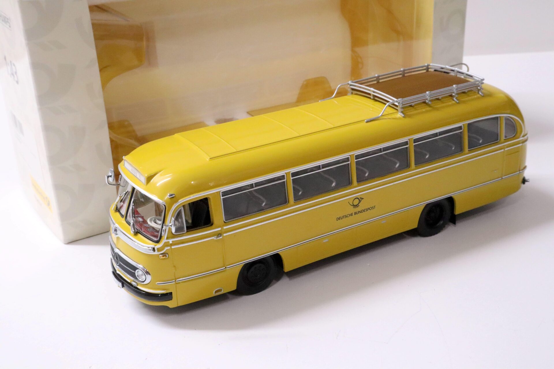 ID 62529 orig.jpg 1:43 Minichamps Mercedes O 321 H Kraftbus Deutsche Post yellow