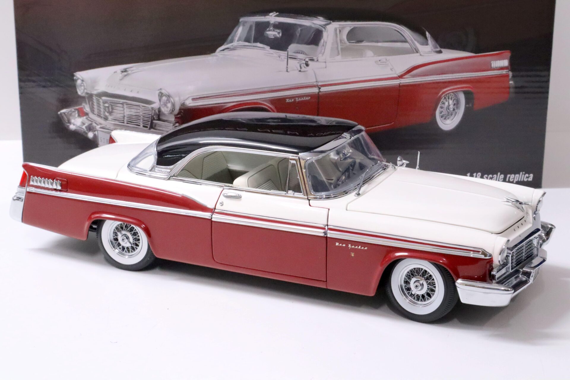 1:18 ACME 1956 Chrysler New Yorker ST REGIS Regimental red/ cloud white