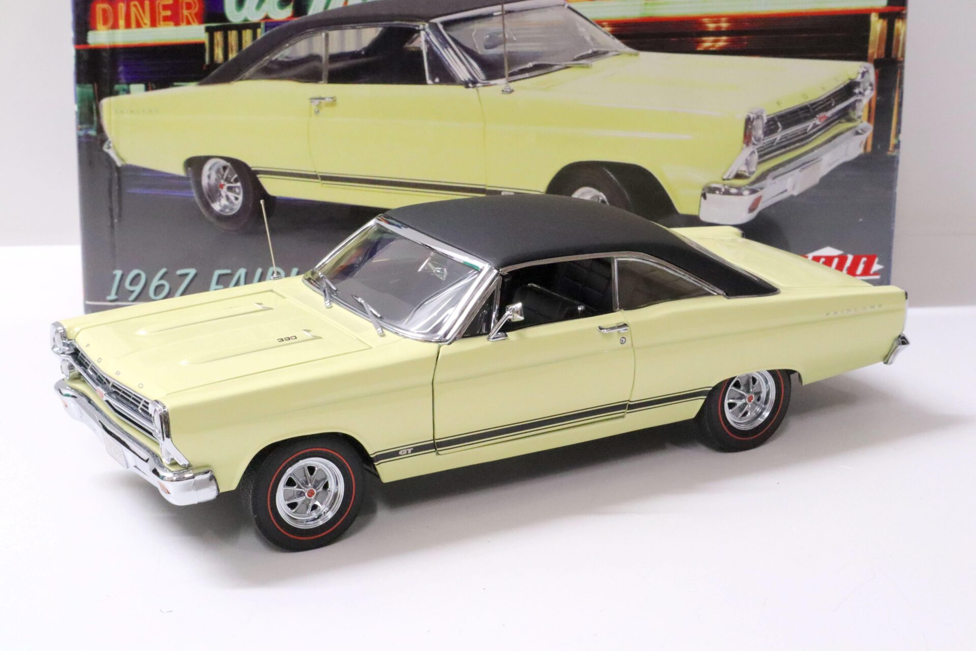 ID 62790 orig.jpg 1:18 GMP 1967 Ford Fairlane GT yellow/ black roof G1801108
