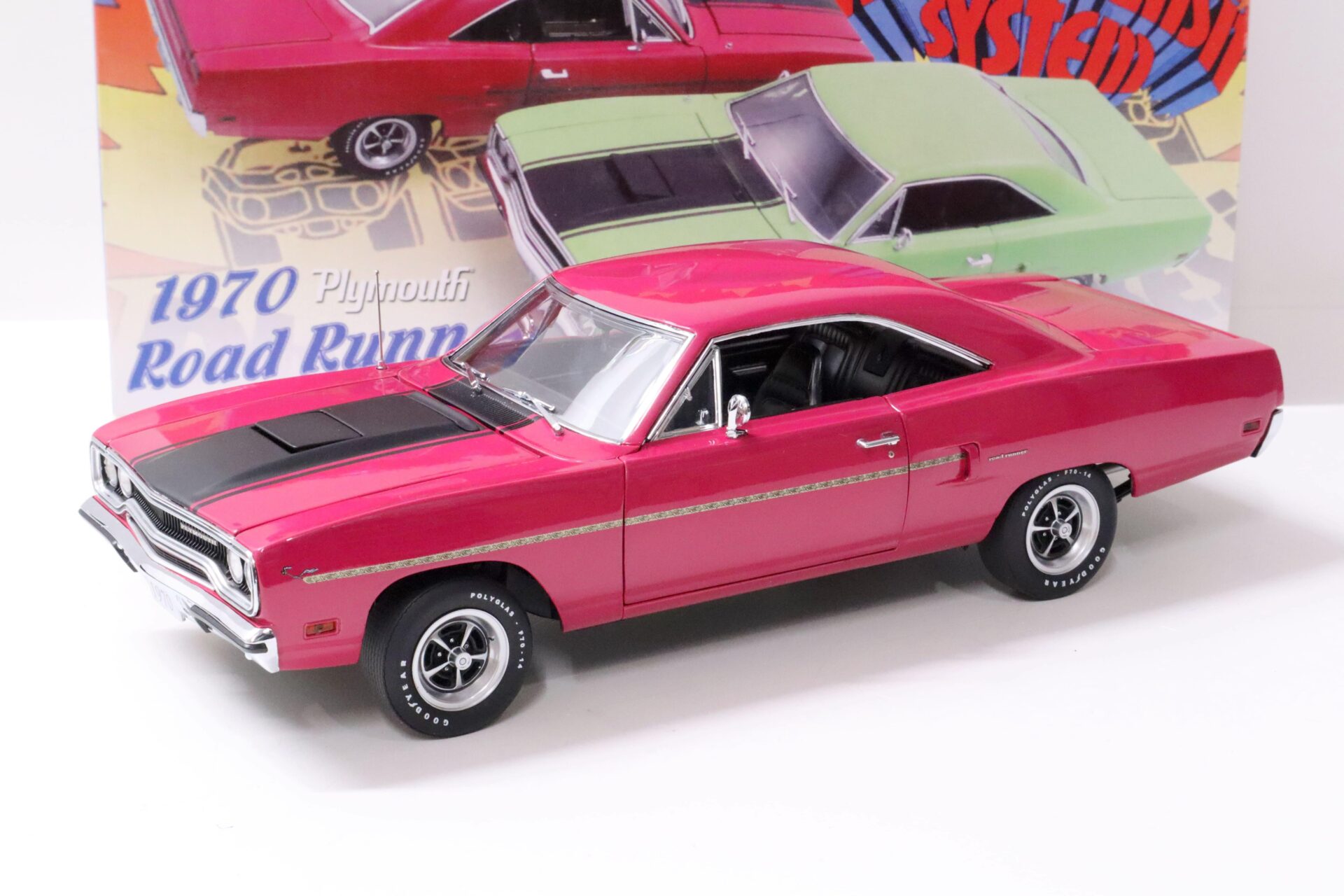 ID 62802 orig 1.jpg 1:18 GMP 1970 Plymouth Road Runner "The Rapid Transit System" purple