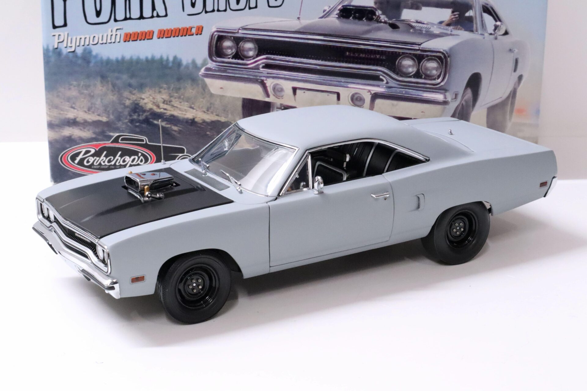 ID 62806 orig.jpg 1:18 GMP PORK CHOPS Plymouth Road Runner grey/ black G1803106