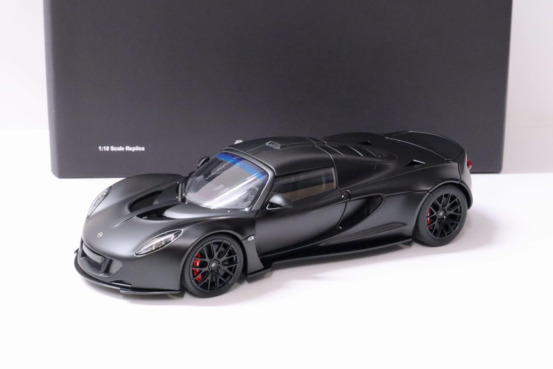1:18 AUTOart Hennessey Venom GT Spyder 2010 matt Carbon black Die-Cast