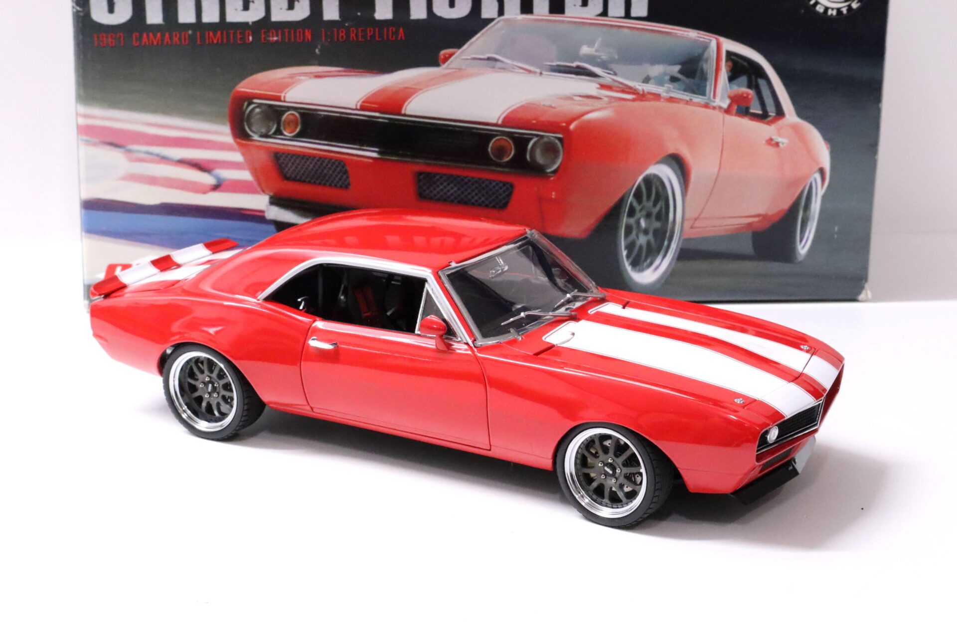 1:18 GMP 1967 Chevrolet Camaro Street Fighter red/ white stripes