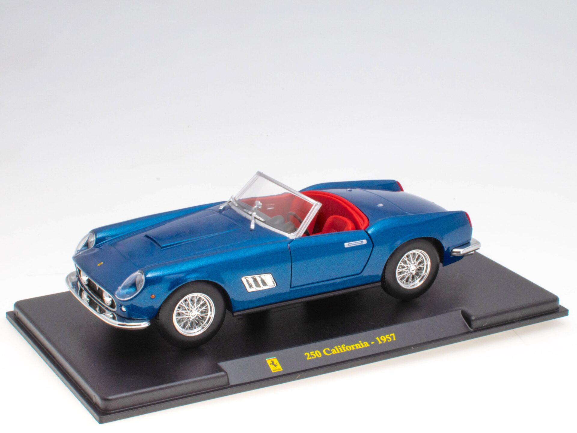 1:24 Hachette Bburago Ferrari Collection Ferrari 250 California blue 1957 with display