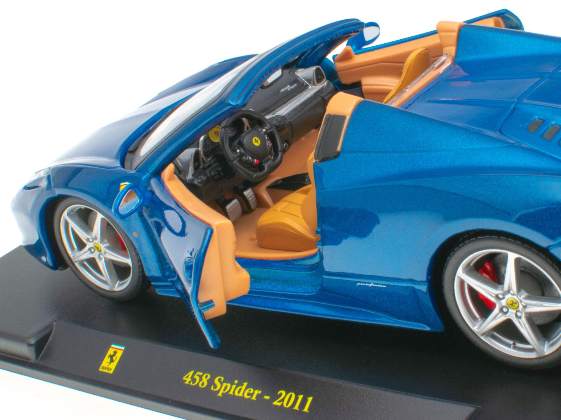 1:24 Hachette Bburago Ferrari Collection Ferrari 458 Spider blue 2011 with display