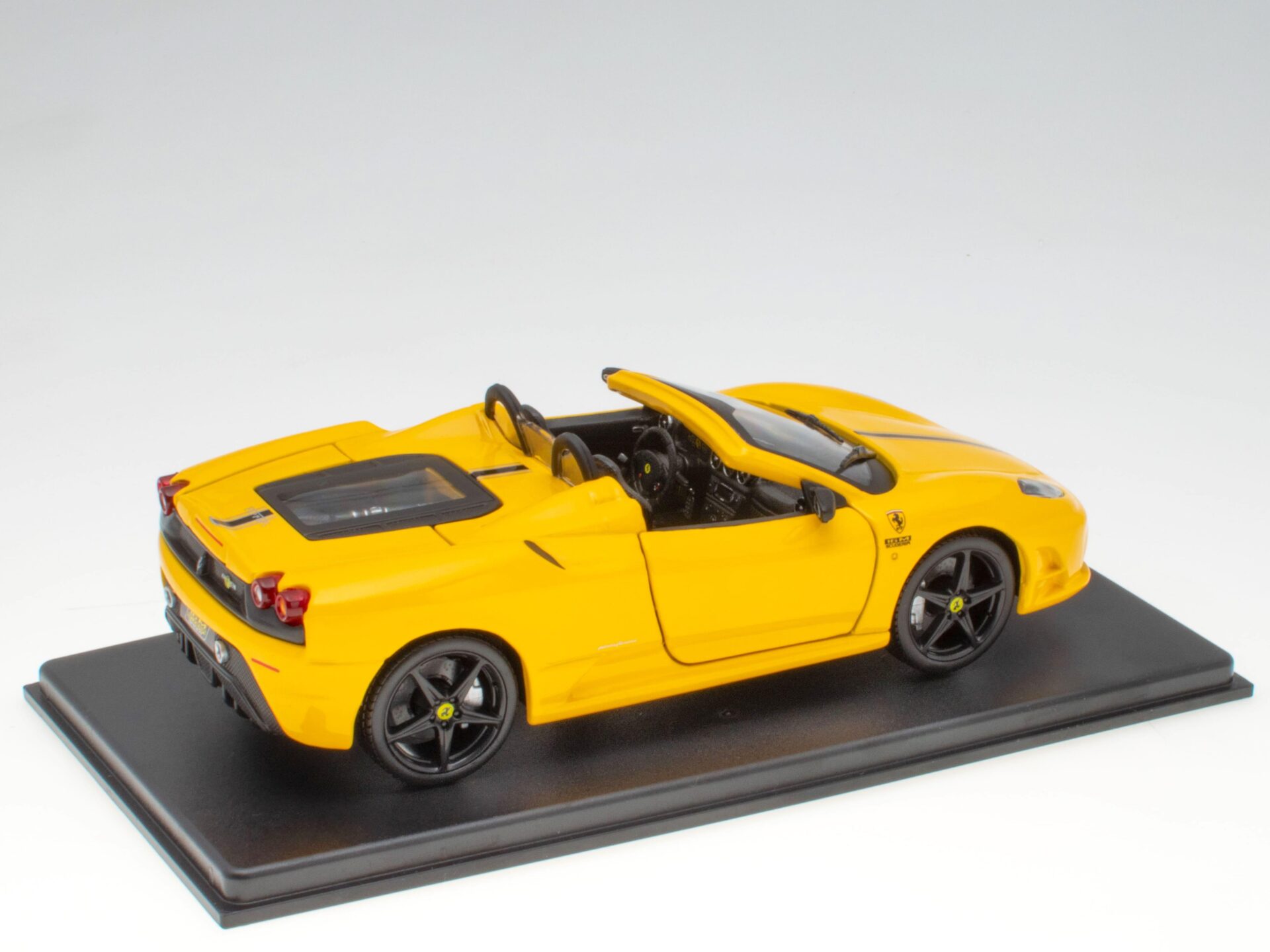 1:24 Hachette Bburago Ferrari Collection Ferrari Scuderia Spider 16M yellow 2008 with display