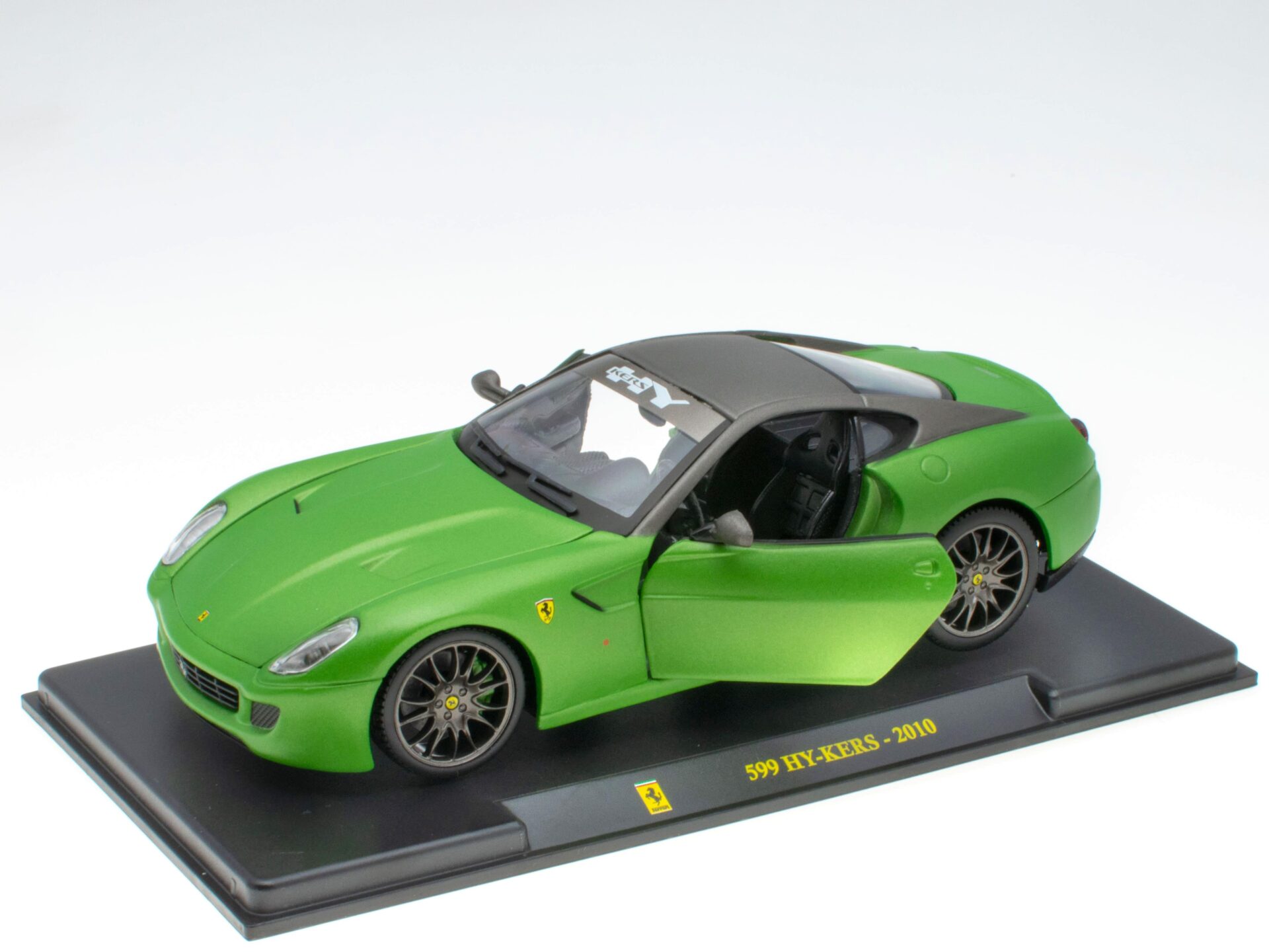 1:24 Hachette Bburago Ferrari Collection Ferrari 599 HY-KERS green 2010 with display