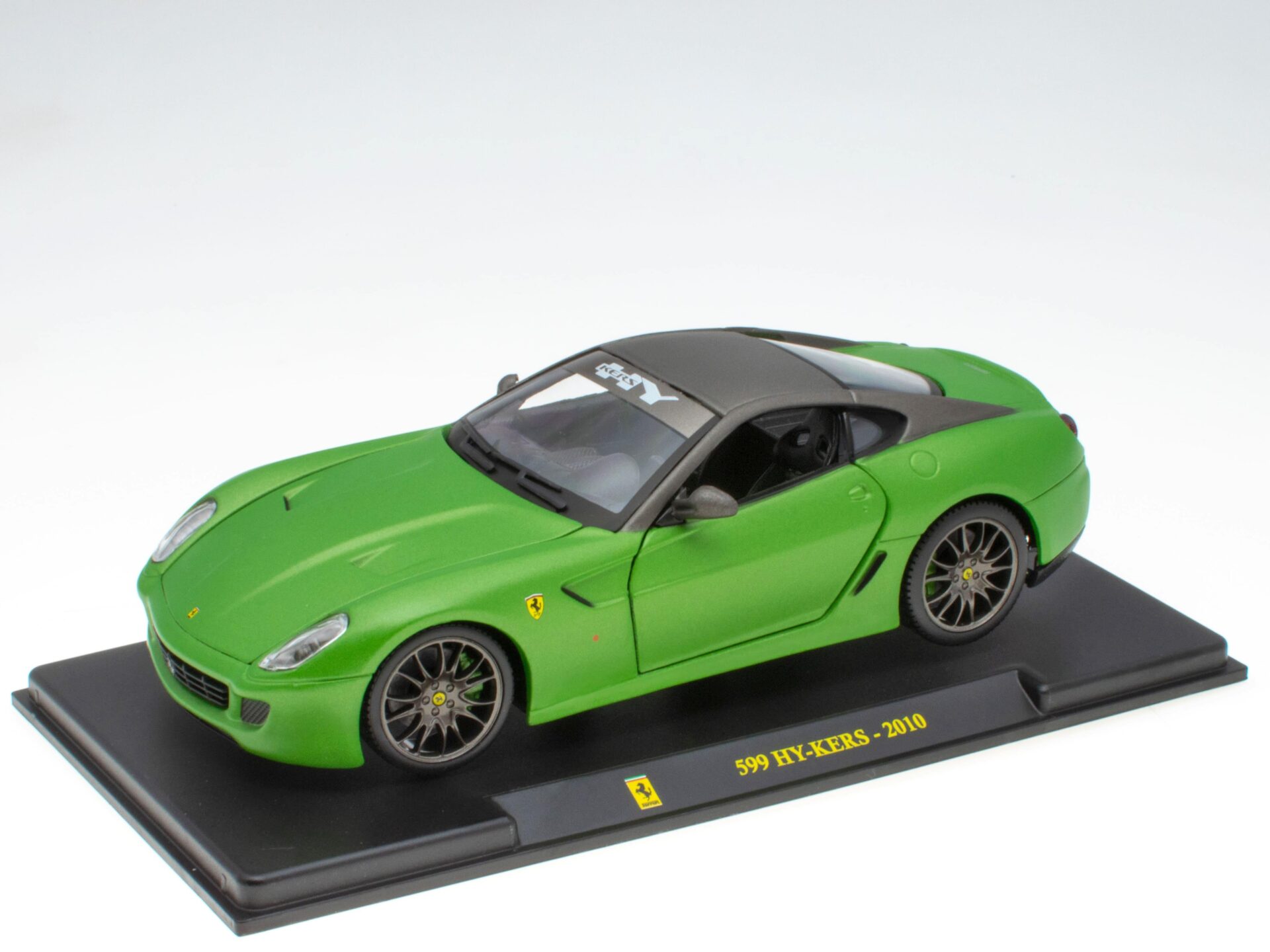 ID 63246 orig.jpg 1:24 Hachette Bburago Ferrari Collection Ferrari 599 HY-KERS green 2010 with display