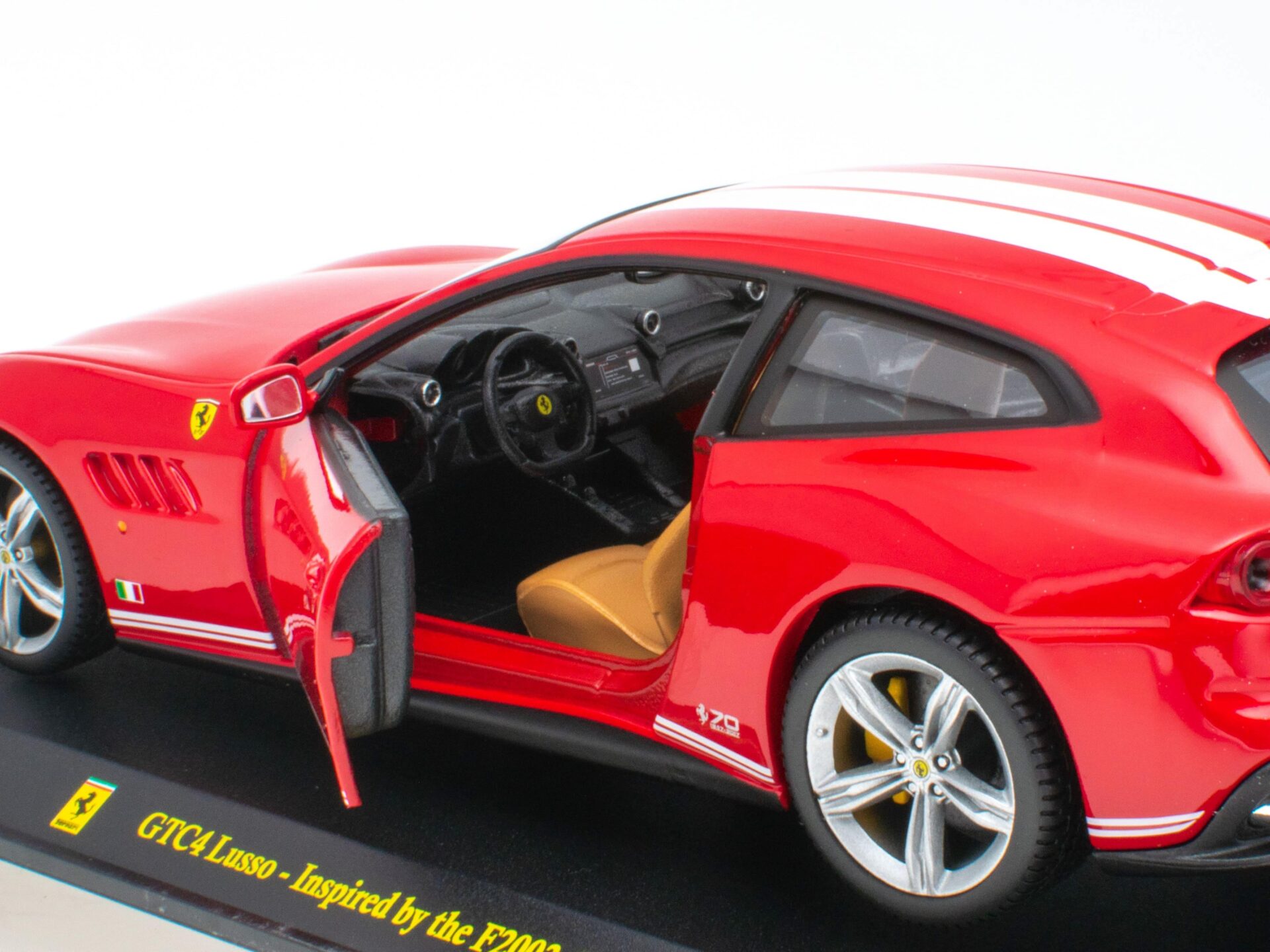 1:24 Hachette Bburago Ferrari Collection Ferrari GTC4 Lusso Inspired by F2003-GA with display