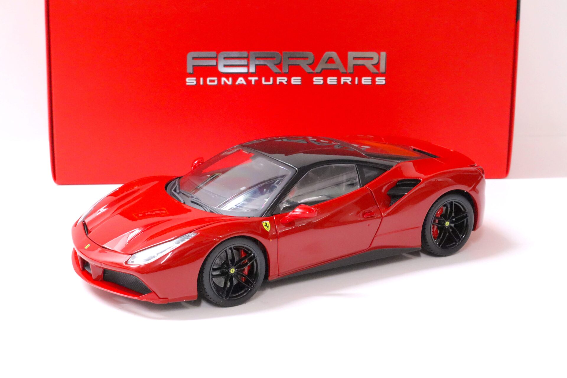 ID 63741 orig.jpg 1:18 Bburago Signature Series 2015 Ferrari 488 GTB red with black roof
