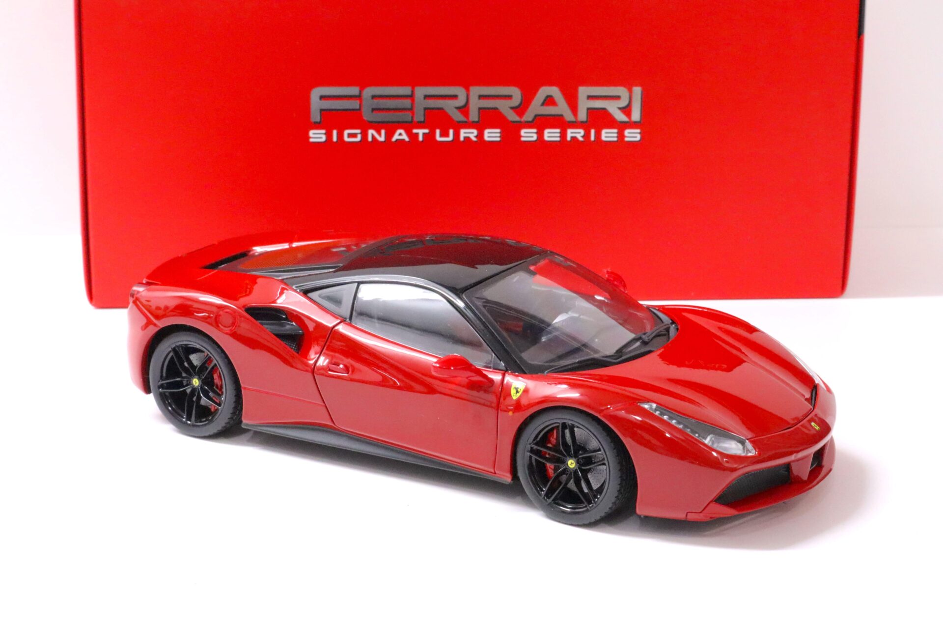 1:18 Bburago Signature Series 2015 Ferrari 488 GTB red with black roof