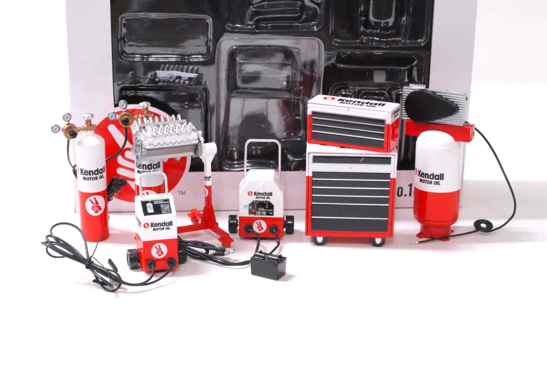 1:18 GMP KENDALL MOTOR OIL SHOP Tool Set #1 Diorama Zubehör red/ white 18962