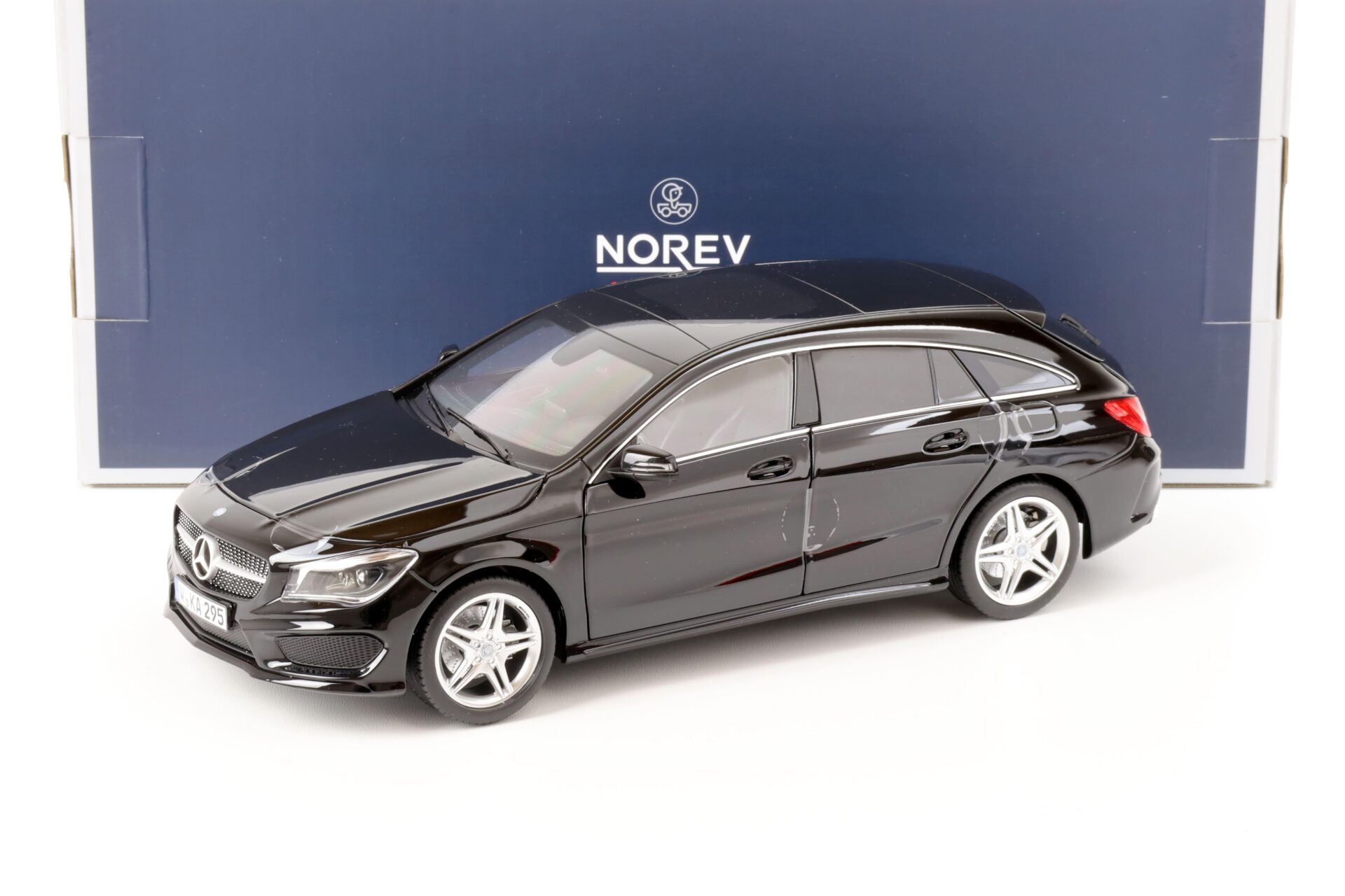 ID 64012 orig.jpg 1:18 Norev Mercedes CLA Shooting Brake black 2015