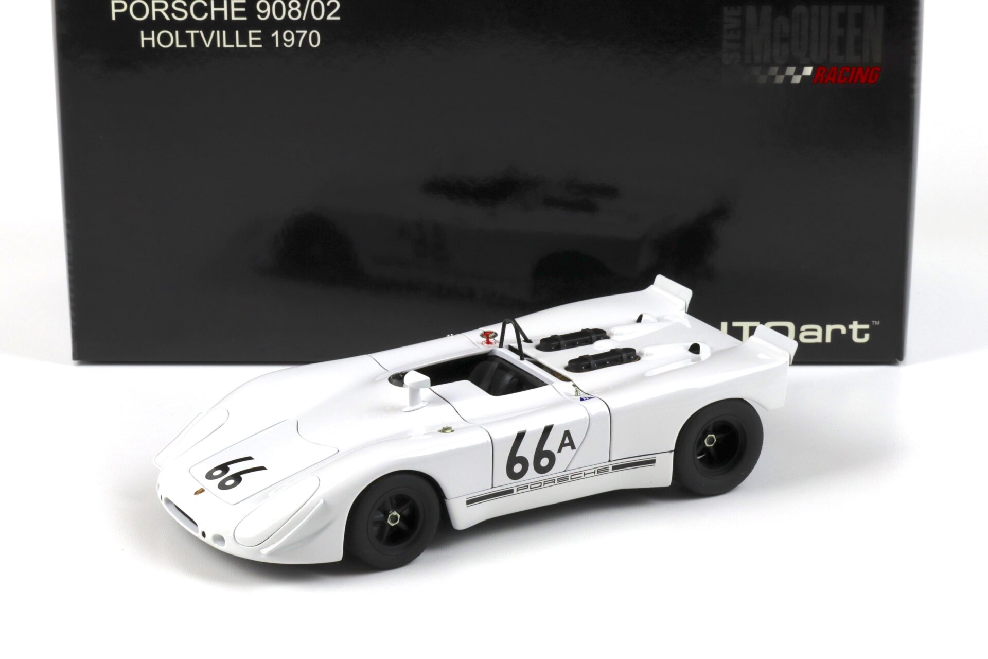 1:18 AUTOart Porsche 908/2 Holtville 1970 Steve McQueen white 87073