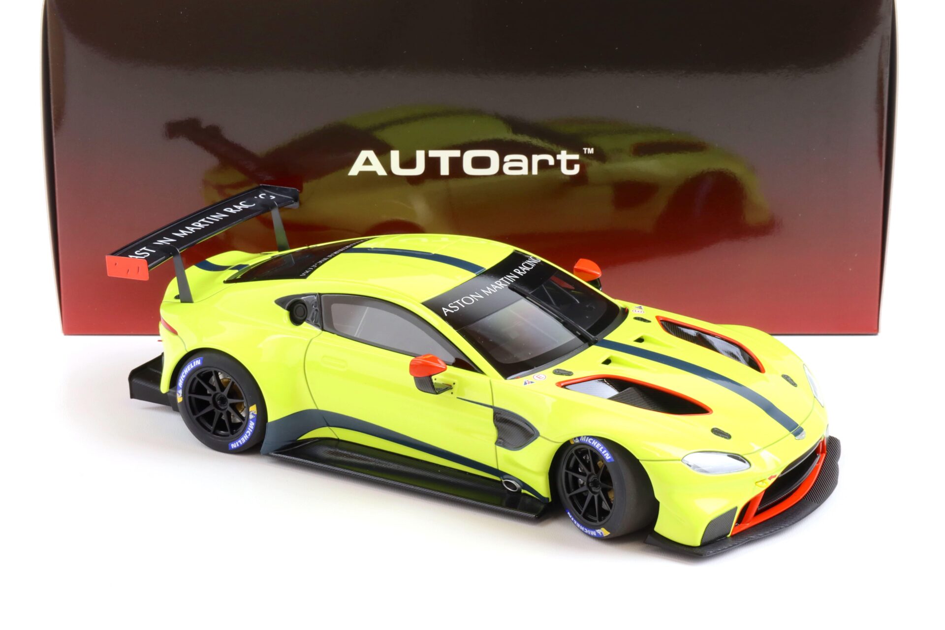 1:18 AUTOart Aston Martin Vantage GTE Le Mans Pro 2018 Presentation Car 81807