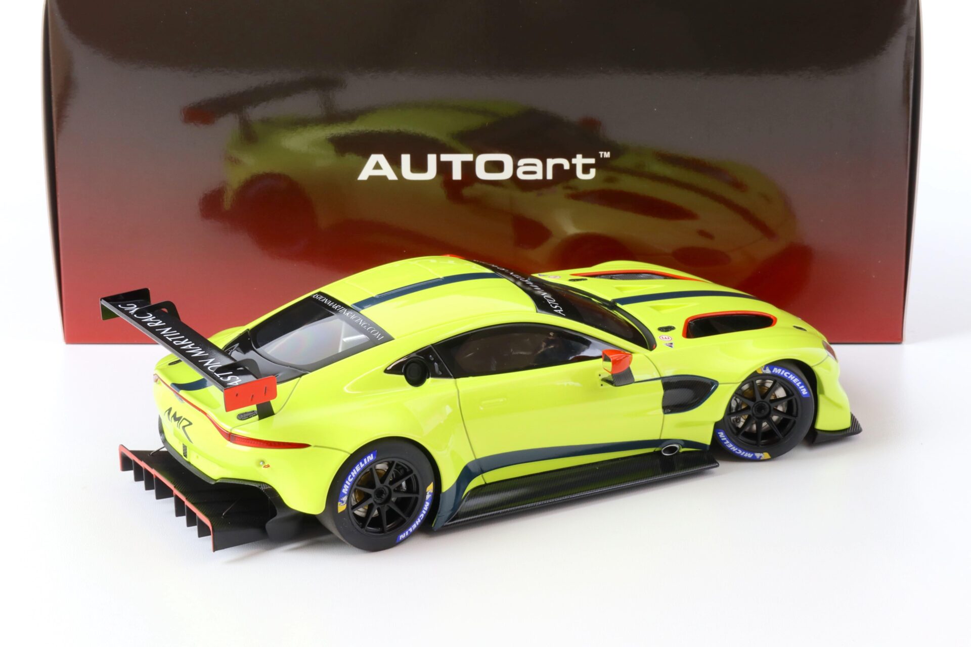 1:18 AUTOart Aston Martin Vantage GTE Le Mans Pro 2018 Presentation Car 81807