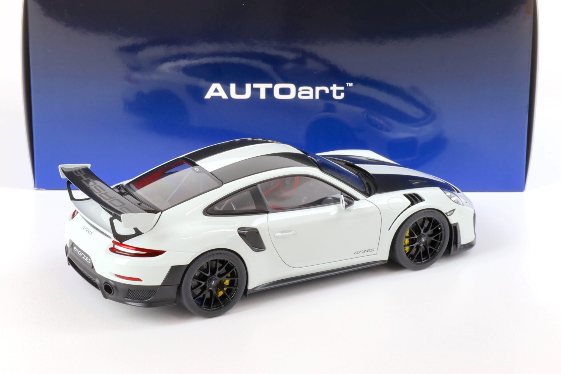 1:18 AUTOart Porsche 911 (991.2) GT2 RS 2017 Weissach Package white/ Magnesium alloy wheels