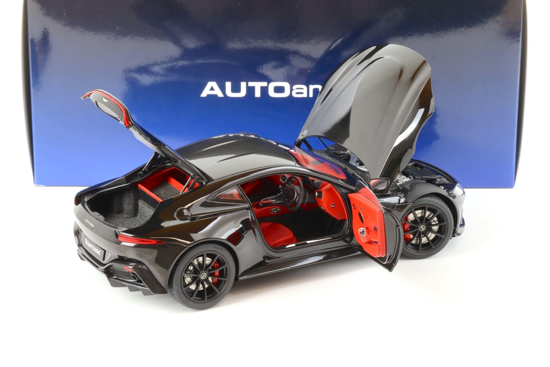 1:18 AUTOart Aston Martin Vantage 2019 Jet black