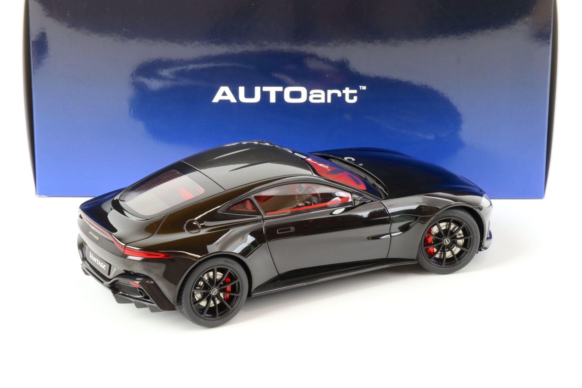1:18 AUTOart Aston Martin Vantage 2019 Jet black
