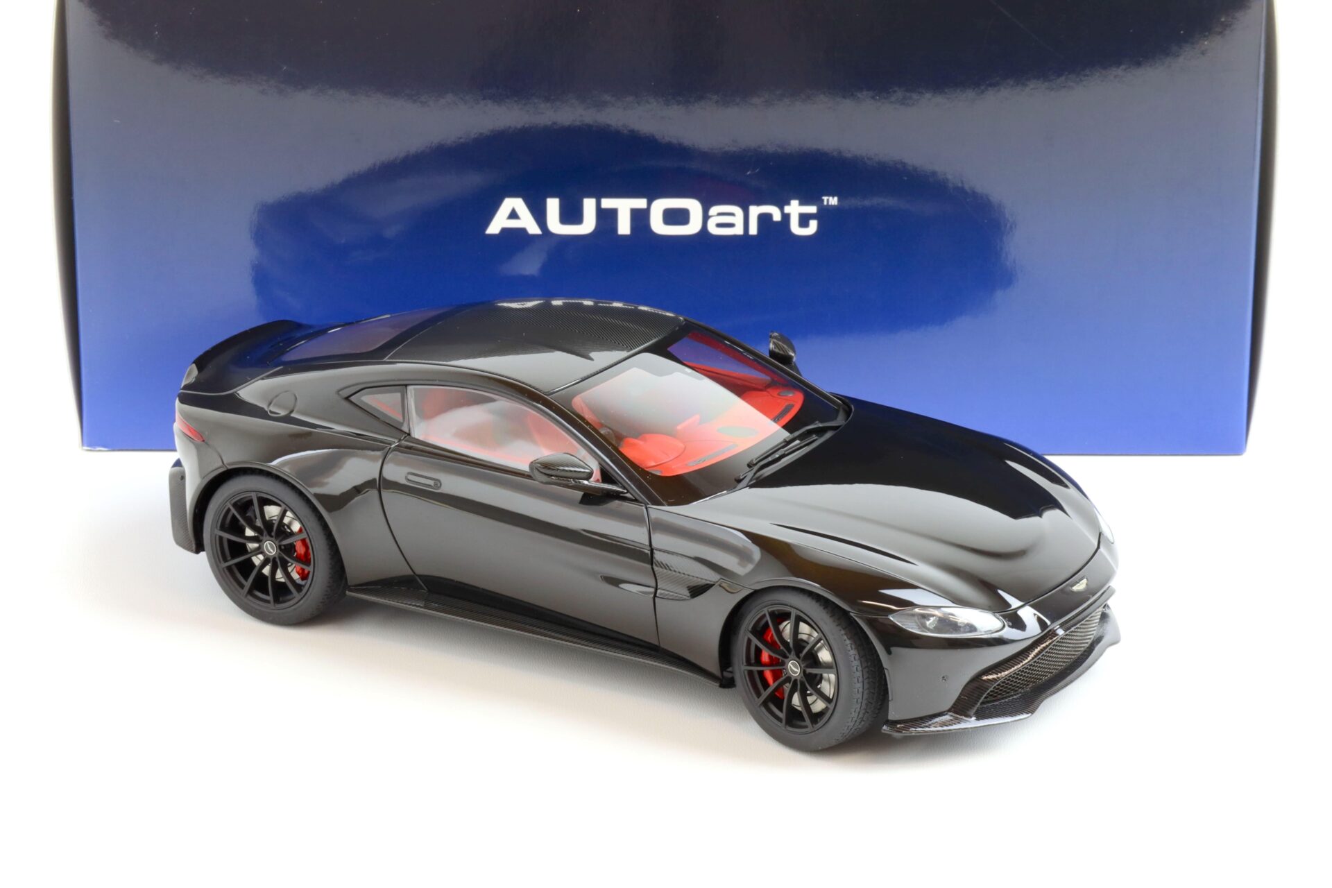 1:18 AUTOart Aston Martin Vantage 2019 Jet black