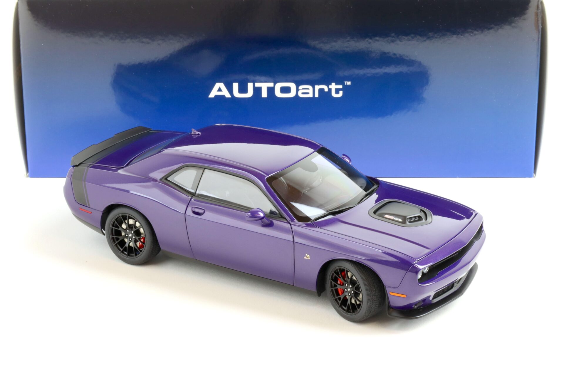 1:18 AUTOart Dodge Challenger 392 Hemi Scat Pack Shaker Plum Crazy Pearl Coat