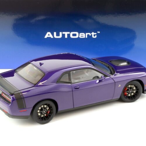 1:18 AUTOart Dodge Challenger 392 Hemi Scat Pack Shaker Plum Crazy Pearl Coat