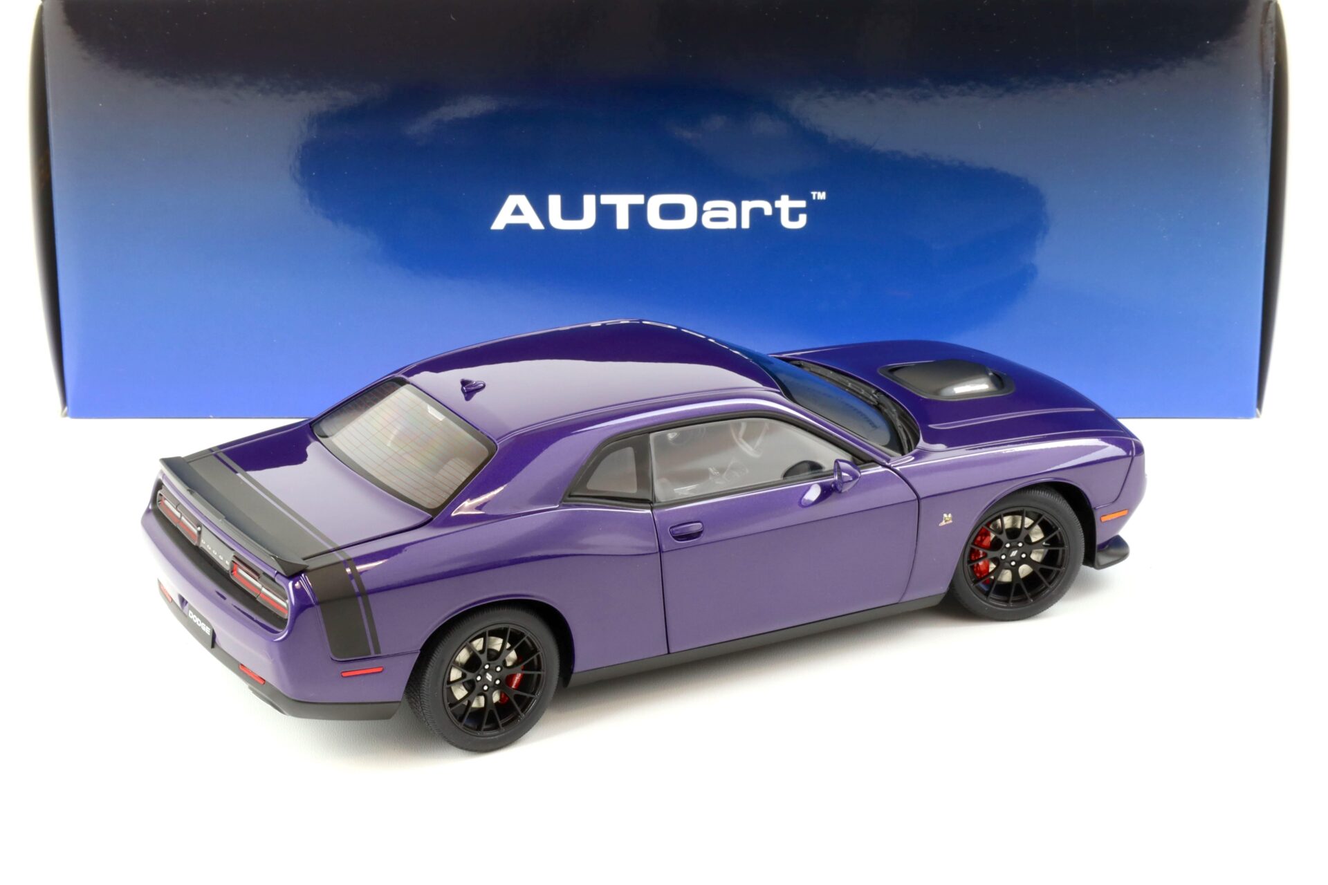 1:18 AUTOart Dodge Challenger 392 Hemi Scat Pack Shaker Plum Crazy Pearl Coat