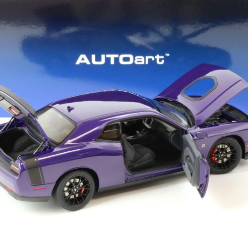 1:18 AUTOart Dodge Challenger 392 Hemi Scat Pack Shaker Plum Crazy Pearl Coat